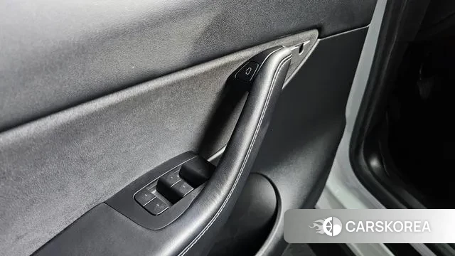 Tesla Model Y 2021 Белый из Кореи, фото 4