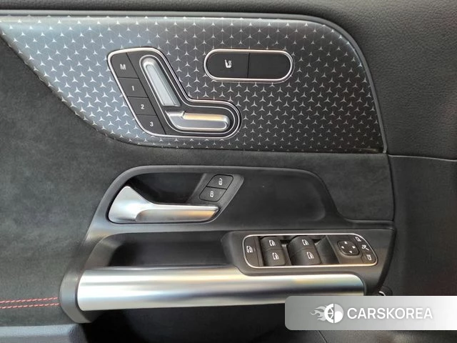 Mercedes-Benz GLA - Class H247 2024 Черный из Кореи, фото 4