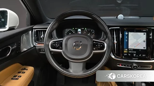 Volvo V60 Cross-Country 2nd Generation 2021 Белый из Кореи, фото 4