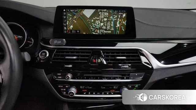 BMW 5 Series (G30) 2018 Белый из Кореи, фото 4