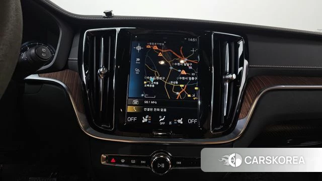 Volvo V60 Cross-Country 2nd Generation 2021 Белый из Кореи, фото 4