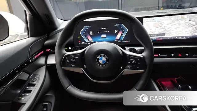 BMW 5 Series (G60) 2023 Белый из Кореи, фото 4