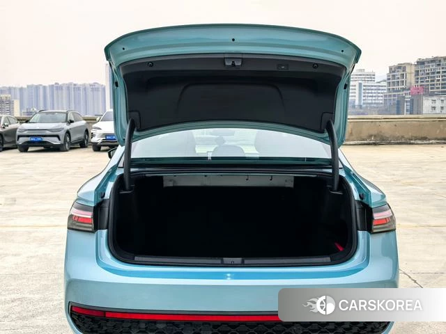Volkswagen Passat 2026 Синий из Китая, фото 4