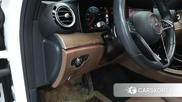Mercedes-Benz E-Class W213 2021 Белый из Кореи, фото 4