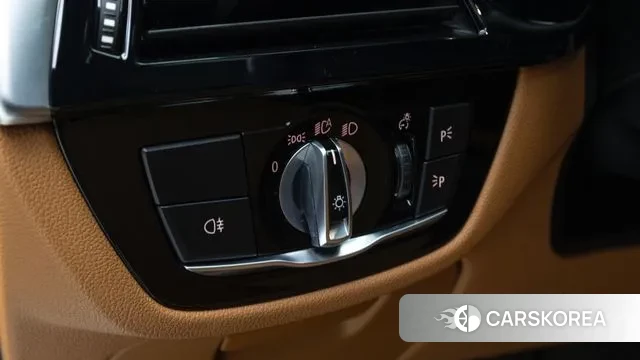 BMW 5 Series (G30) 2023 Белый из Кореи, фото 4