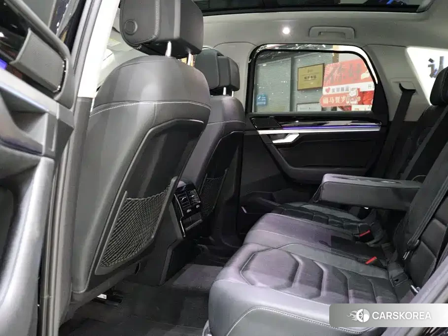 Volkswagen Touareg 2020 Черный из Китая, фото 4