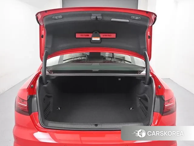 Audi A4 (B9) 2023 Красный из Кореи, фото 4