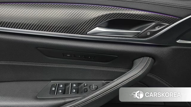 BMW 5 Series (G30) 2018 Черный из Кореи, фото 4