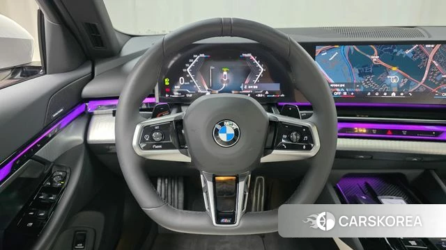 BMW 5 Series (G60) 2025 Белый из Кореи, фото 4