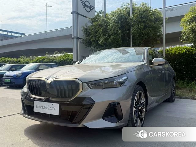 BMW 5 series 2024 Темно-серый из Китая, фото 4