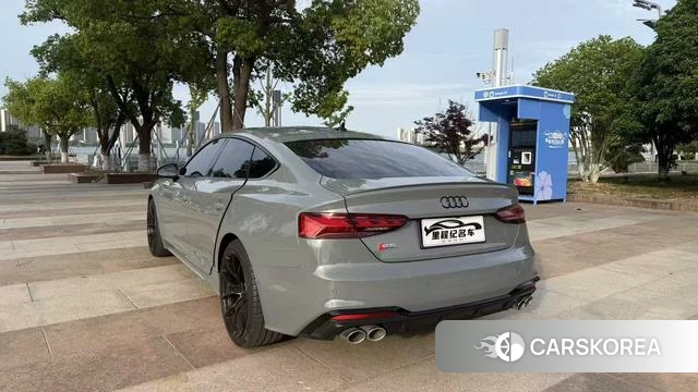 Audi S5 2023 Темно-серый из Китая, фото 4