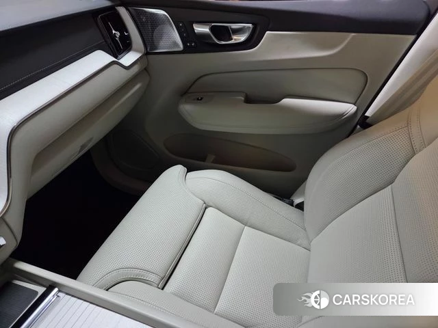 Volvo XC60 second Generation 2026 Серый из Кореи, фото 4
