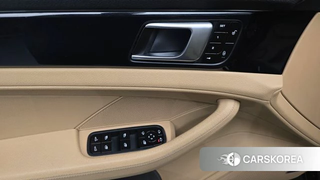 Porsche Panamera (971) 2018 Черный из Кореи, фото 4