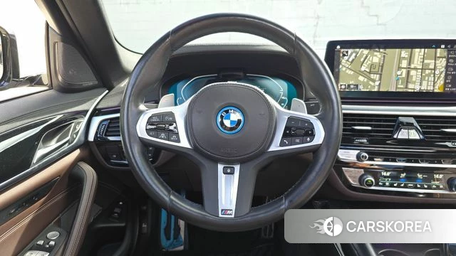 BMW 5 Series (G30) 2023 Белый из Кореи, фото 4