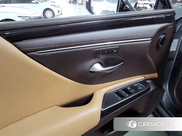 Lexus ES300h 7th generation 2019 Серый из Кореи, фото 4