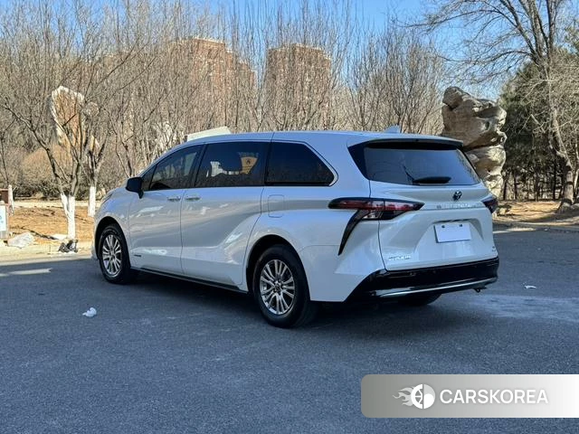 Toyota Saina 2023 Белый из Китая, фото 4