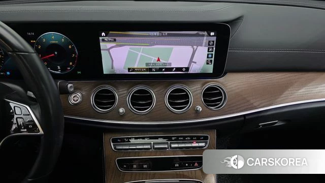 Mercedes-Benz E-Class W213 2022 Белый из Кореи, фото 4
