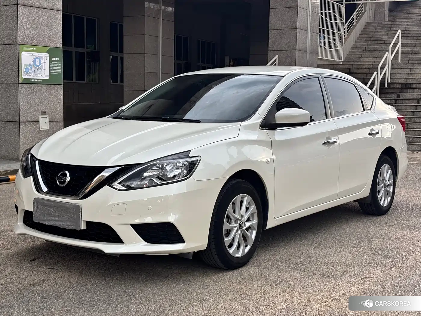 Nissan Sylphy 2024 Белый из Китая, фото 4