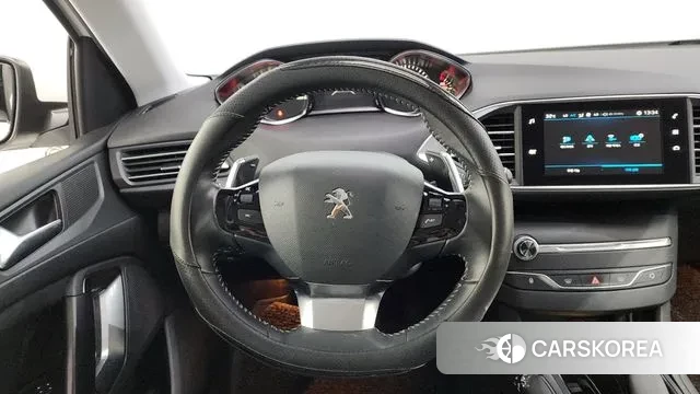Peugeot 308 second generation 2018 Белый из Кореи, фото 4