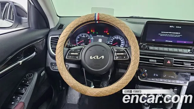 Kia Seltos 2022 Белый из Кореи, фото 4