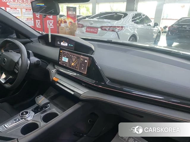 Chang'an UNI-V 2023 Серебристо-серый из Китая, фото 4