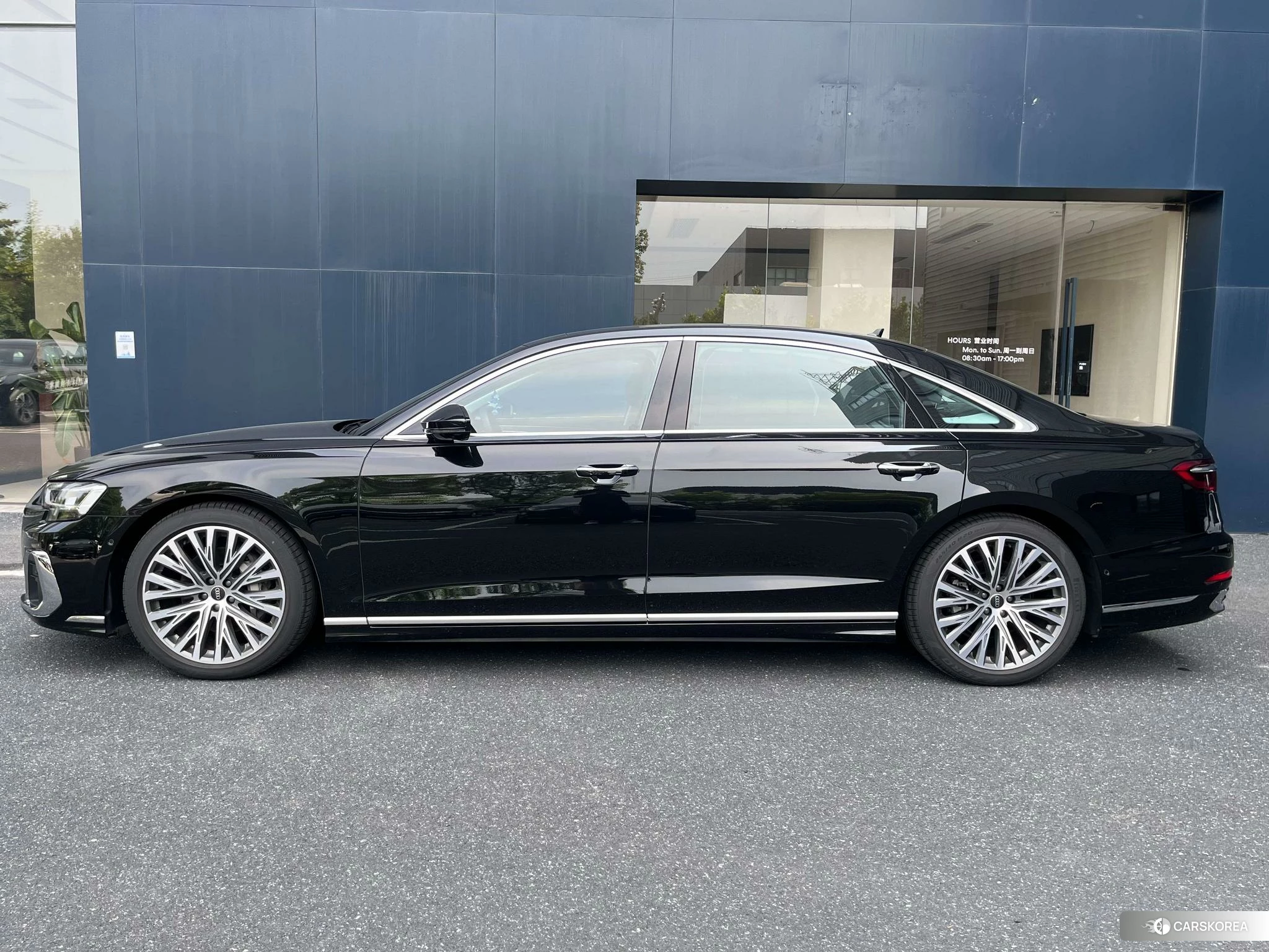 Audi A8 2023 Черный из Китая, фото 4