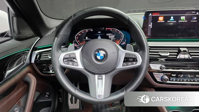 BMW 5 Series (G30) 2023 Белый из Кореи, фото 4