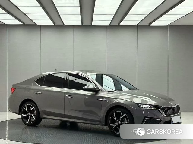 Skoda Octavia 2021 Темно-серый из Китая, фото 4