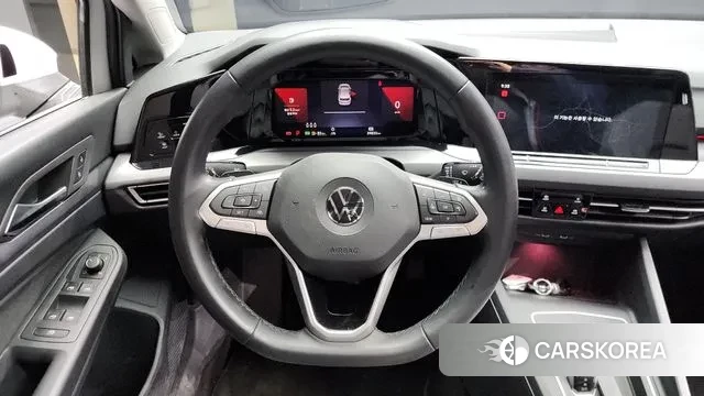 Volkswagen Golf 8th Generation 2022 Белый из Кореи, фото 4