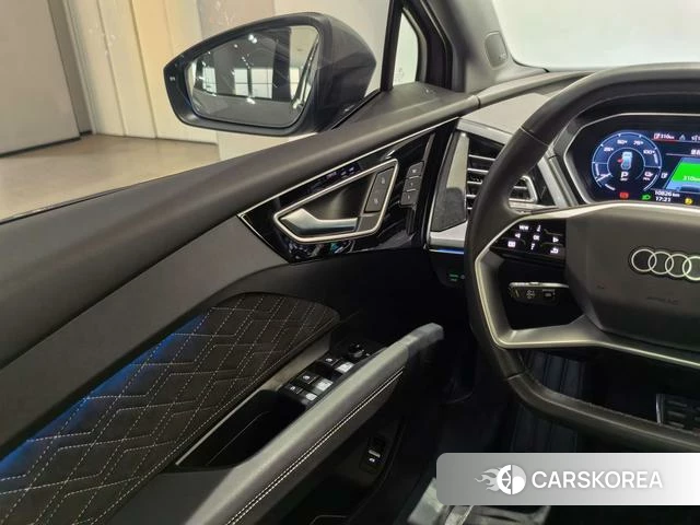Audi Q4 e-tron 2023 Темно-серый из Китая, фото 4