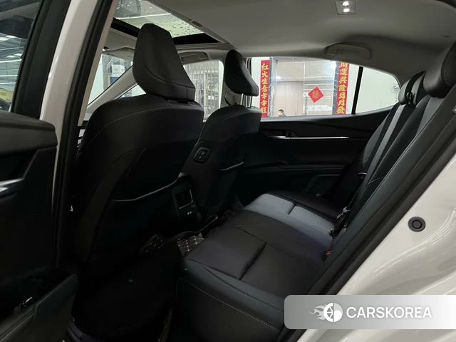 Toyota Camry 2024 Белый из Китая, фото 4