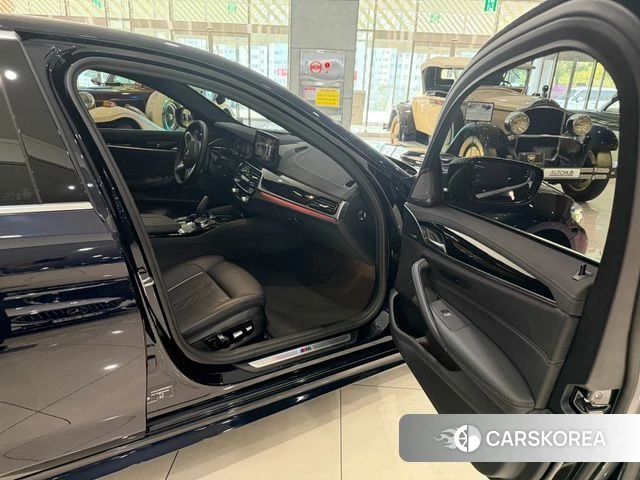 BMW 5 Series (G30) 2023 Черный из Кореи, фото 4