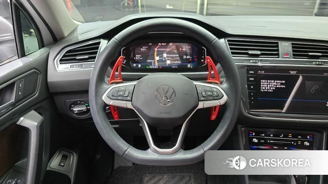 Volkswagen Tiguan Allspace 2023 Белый из Кореи, фото 4
