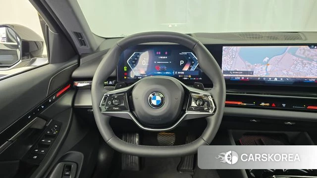 BMW 5 Series (G60) 2023 Черный из Кореи, фото 4
