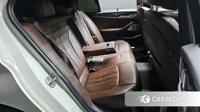 BMW 5 Series (G30) 2018 Белый из Кореи, фото 4