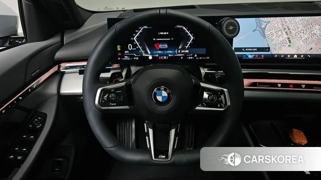 BMW 5 Series (G60) 2026 Небесно-голубой из Кореи, фото 4