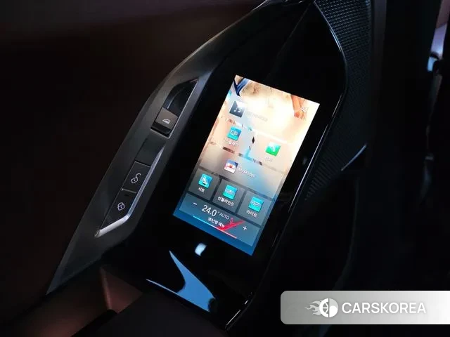 BMW 7 Series (G70) 2024 Черный двухцветный из Кореи, фото 4