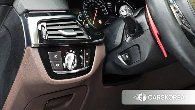BMW 5 Series (G30) 2018 Черный из Кореи, фото 4