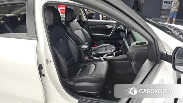 Kia The New K3 2nd generation 2024 Белый из Кореи, фото 4