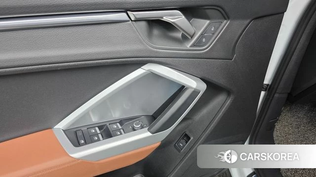 Audi Q3 (F3) 2022 Белый из Кореи, фото 4