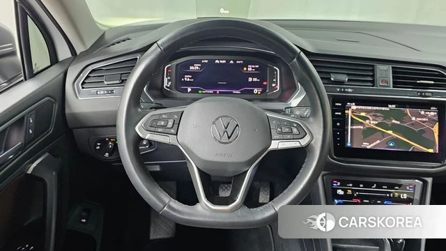 Volkswagen Tiguan Allspace 2023 Белый из Кореи, фото 4