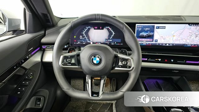 BMW 5 Series (G60) 2024 Серебристо-серый из Кореи, фото 4