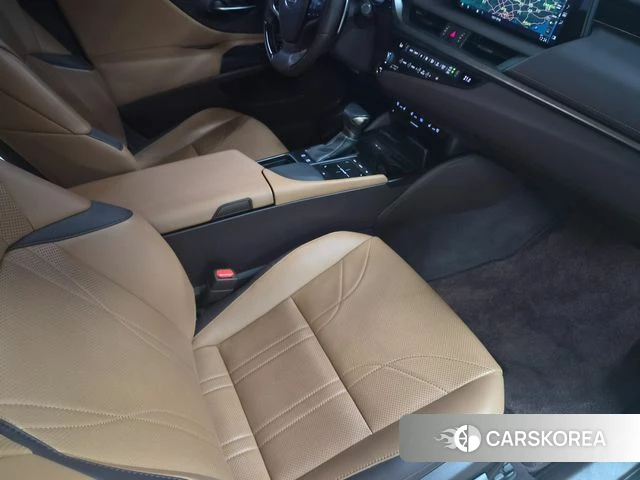 Lexus ES300h 7th generation 2018 Песочный из Кореи, фото 4