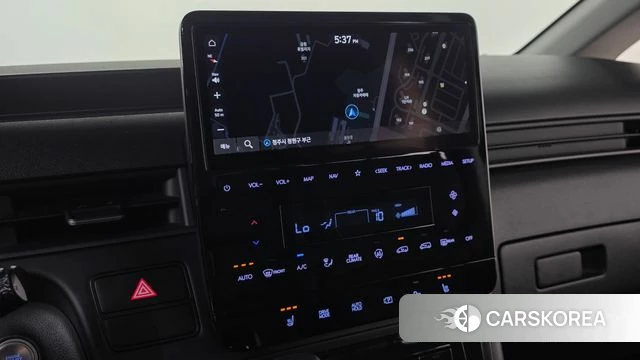 Hyundai Staria 2023 Желтый из Кореи, фото 4
