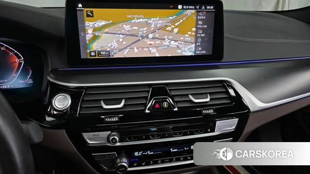 BMW 5 Series (G30) 2023 Белый из Кореи, фото 4