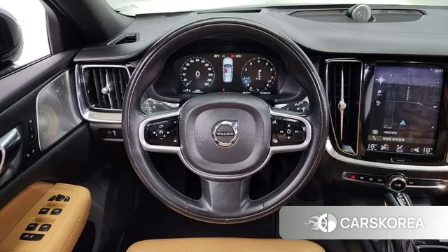 Volvo V60 Cross-Country 2nd Generation 2019 Черный из Кореи, фото 4
