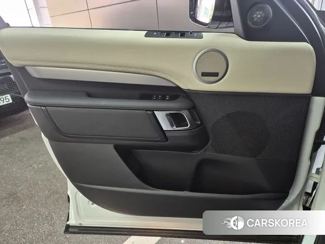 Land Rover Discovery 5 2023 Белый из Кореи, фото 4