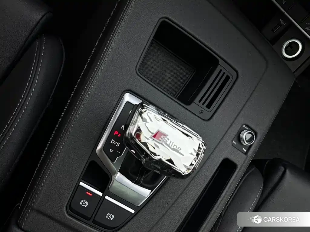 Audi Q5L 2022 Silver/gray из Китая, фото 4