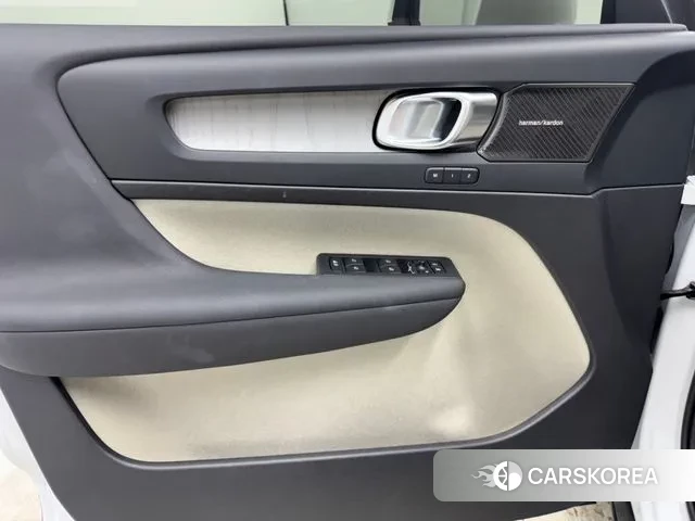 Volvo XC40 2025 Белый из Кореи, фото 4