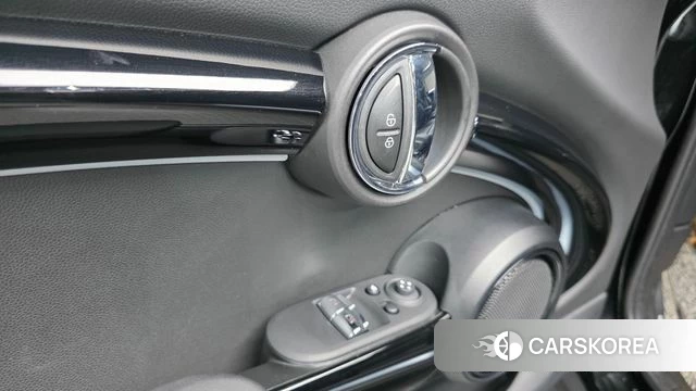 Mini Cooper 2022 Черный из Кореи, фото 4